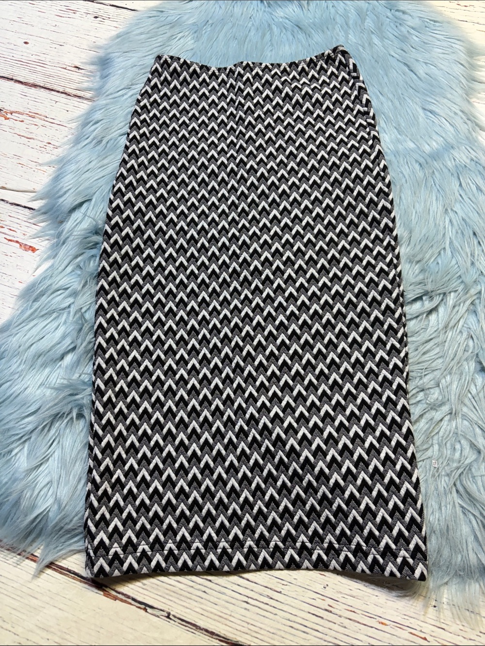 American Apparel Black and White Chevron Pencil Skirt sz S